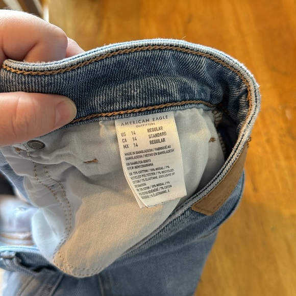 American Eagle Outfitters Mom Denim Short Distressed 14 Medium Blue • - Picture 6 of 6